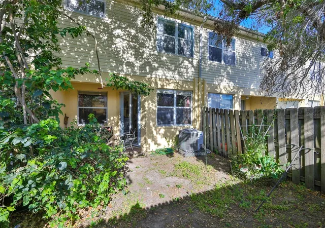 Photo 3 of Townhouse for sale at 6400 46th Avenue N #71, Kenneth City, FL 33709 | MLS# TB8495836 | Listing updated on 2026-09-11