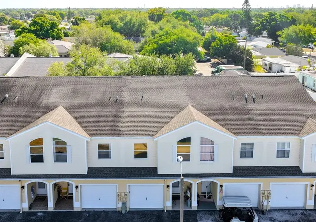 Photo 4 of Townhouse for sale at 6400 46th Avenue N #71, Kenneth City, FL 33709 | MLS# TB8495836 | Listing updated on 2026-09-11