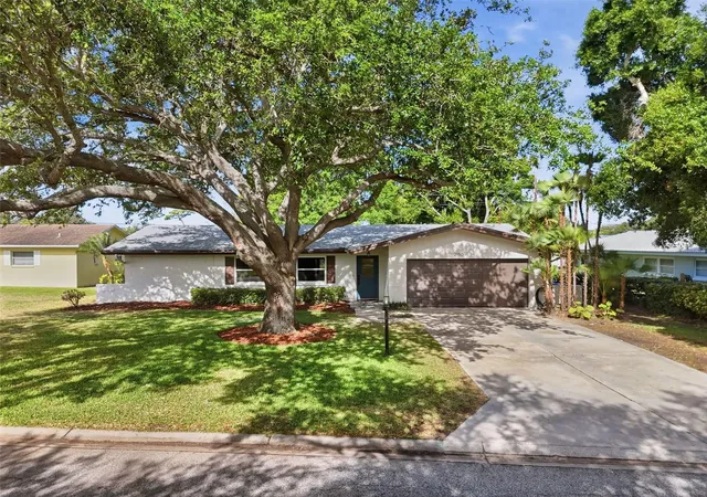 Homes for sale in Dunedin, FL | 2150 Sarazen Dr, Dunedin, FL 34698 | MLS# TB8495849