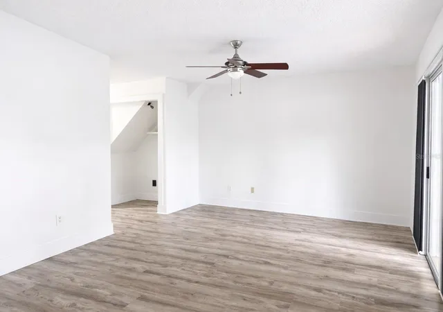 Photo 4 of Townhouse for sale at 11008 Yorkshire Ridge Ct, Orlando, FL 32837 | MLS# O6397747 | Listing updated on 2026-09-02