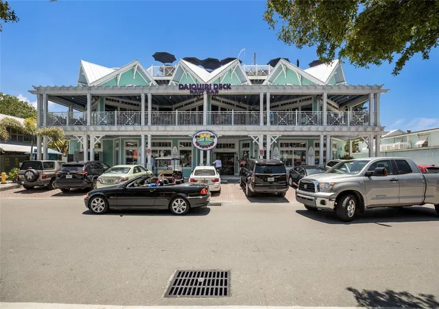 43rd image of 205 Highland Ave #2, Bradenton Beach, FL 34217 | MLS# A4689457