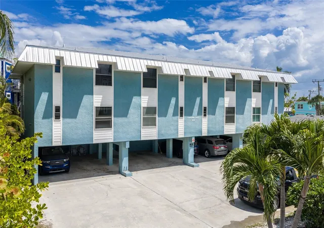 5th image of 205 Highland Ave, Bradenton Beach, FL 34217