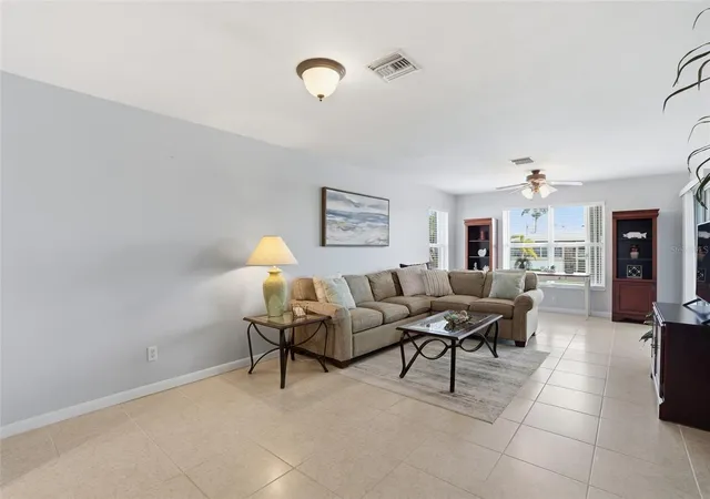 4th image of 912 Se 46Th St, Cape Coral, FL 33904