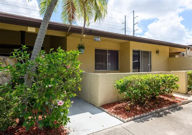 2nd image of 1308 13th Cir Se, Largo, FL 33771 | MLS# TB8495908