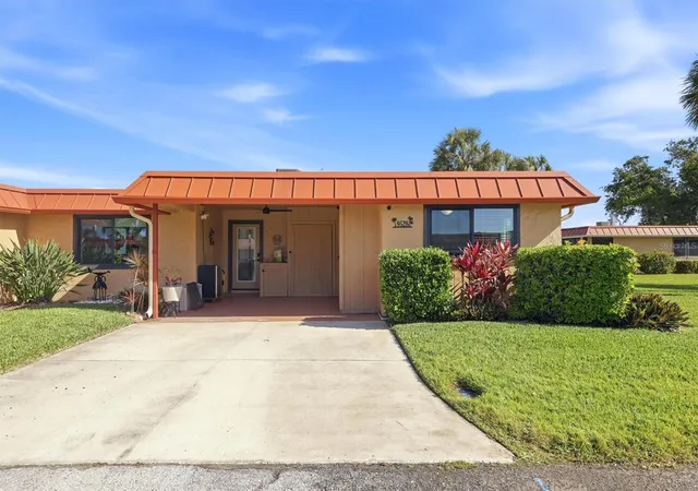 Listing Photo 5 - Condo for sale in building located at 9528 Antiqua Cvs, BRADENTON, FL 34210 - Unit #9528