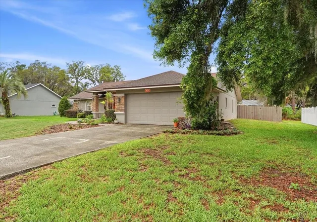 Photo 2 of Single family home for sale at 1620 Yeomans Path, Lakeland, FL 33809 | MLS# L4960987 | Listing updated on 2026-09-01
