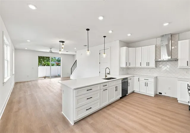 Photo 2 of Townhouse for sale at 2508 W Gray St #1, Tampa, FL 33609 | MLS# TB8496006 | Listing updated on 2026-09-12