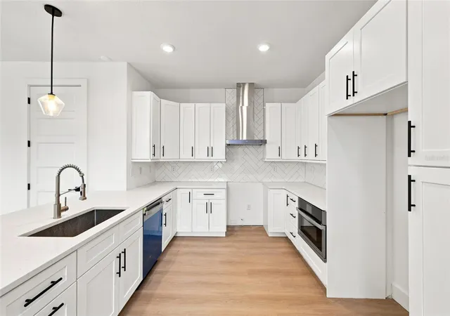 Photo 4 of Townhouse for sale at 2508 W Gray St #1, Tampa, FL 33609 | MLS# TB8496006 | Listing updated on 2026-09-12