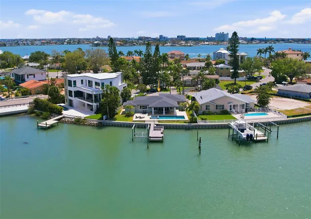 Homes for sale in St Petersburg, FL | 7172 S Shore Dr S, St Petersburg, FL 33707 | MLS# TB8496015