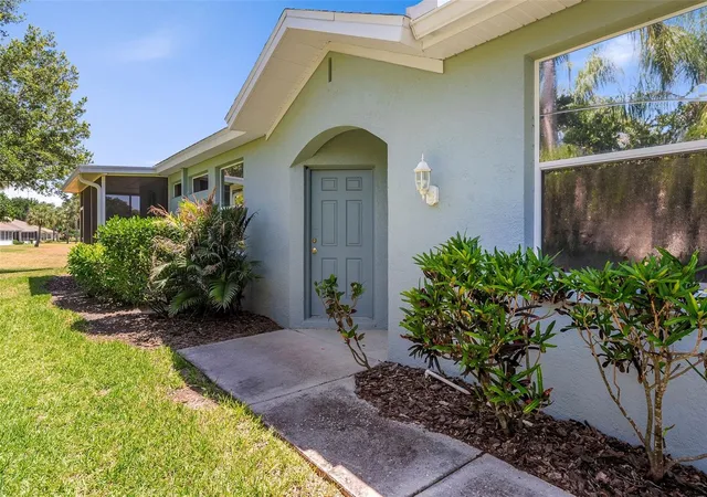 3rd image of 1204 Huntington Grns Dr, SUN CITY CENTER, FL 33573