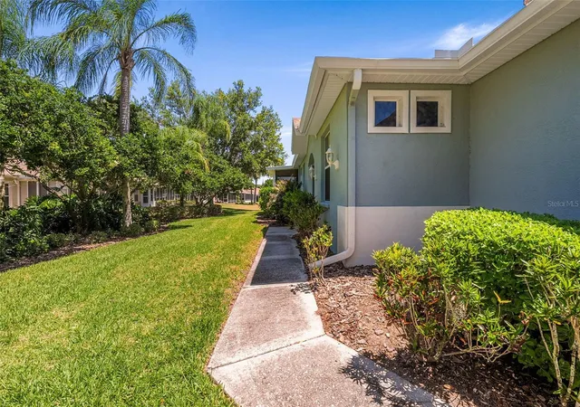 4th image of 1204 Huntington Grns Dr, SUN CITY CENTER, FL 33573