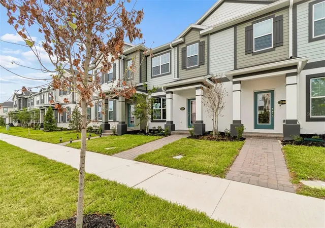 Photo 3 of Townhouse for sale at 1402 Mount Royal Dr, Saint Cloud, FL 34771 | MLS# O6397886 | Listing updated on 2026-07-07