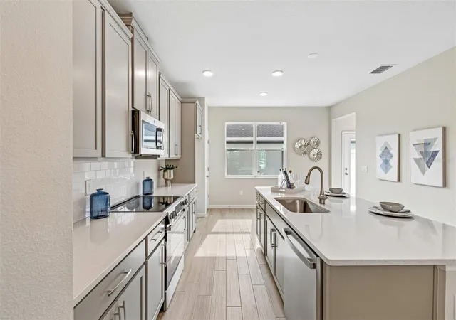 Photo 3 of Townhouse for sale at 1402 Mount Royal Dr, Saint Cloud, FL 34771 | MLS# O6397886 | Listing updated on 2026-07-07