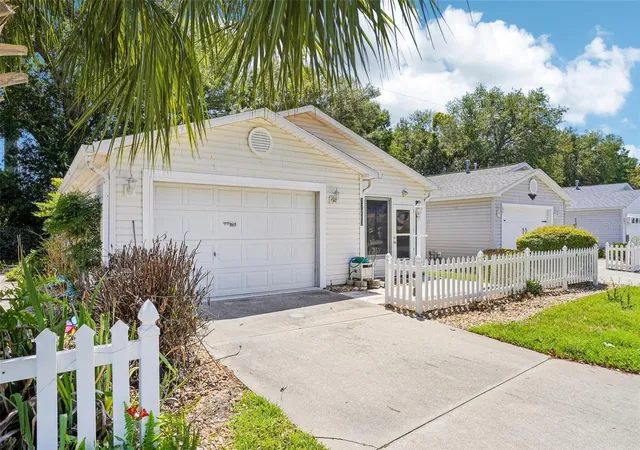 Photo 3 of Sale Pending at 17263 SE 93rd Demoss Ct, The Villages, FL 32162 | MLS# G5110822 | Listing updated on 2026-07-11