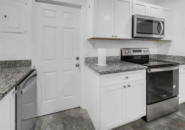 Photo 3 of Single family home for sale at 2600 Euston Rd, Winter Park, FL 32789 | MLS# O6397890 | Listing updated on 2026-09-16
