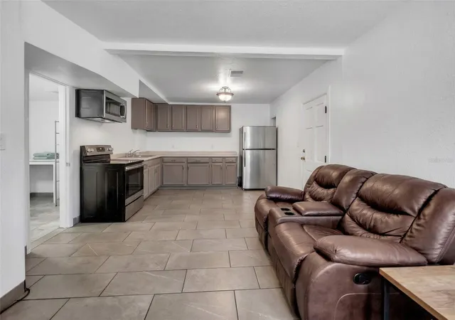 Photo 4 of Single family home for sale at 2600 Euston Rd, Winter Park, FL 32789 | MLS# O6397890 | Listing updated on 2026-09-16