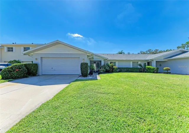 Homes for sale in Sarasota, FL | 7287 Eleanor Cir #15, Sarasota, FL 34243 | MLS# A4689525