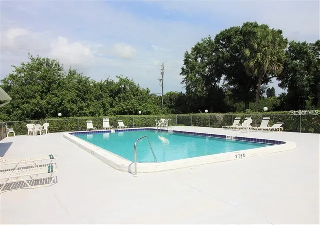 Homes for sale in Sarasota, FL | 7287 Eleanor Cir #15, Sarasota, FL 34243 | MLS# A4689525