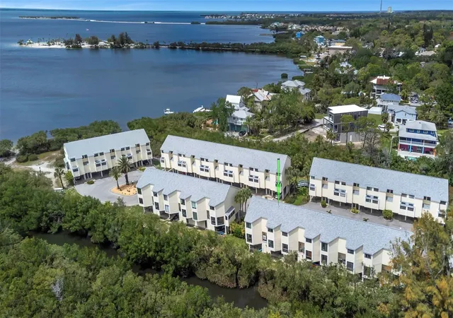 2nd image of 1500 Sunset Rd, TARPON SPRINGS, FL 34689