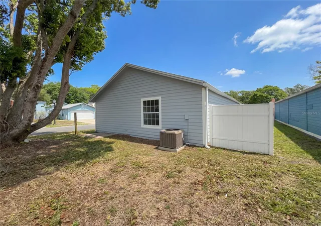 Photo 4 of Single family home for sale at 2000 Plainfield Dr, Orlando, FL 32812 | MLS# O6397969 | Listing updated on 2026-09-14