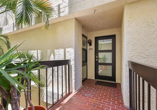Homes for sale in Longboat Key, FL | 1935 Gulf Of Mexico Dr #G7-304, Longboat Key, FL 34228 | MLS# TB8496217