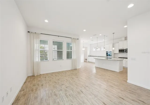 Photo 3 of Single family home for sale at 806 Winterside Dr, Apollo Beach, FL 33572 | MLS# TB8496227 | Listing updated on 2026-08-28