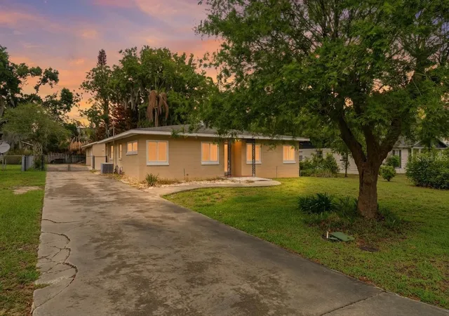 2nd image of 126 E Magnolia Ave, Howey In The Hills, FL 34737 | MLS# G5110848