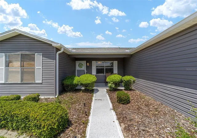 4th image of 435 Santa Clara Cir, Lady Lake, FL 32159 | MLS# OM722535