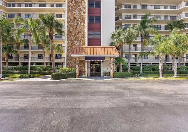 Homes for sale in St Petersburg, FL | 5400 Park Street, St Petersburg, FL 33709 | Houzeo