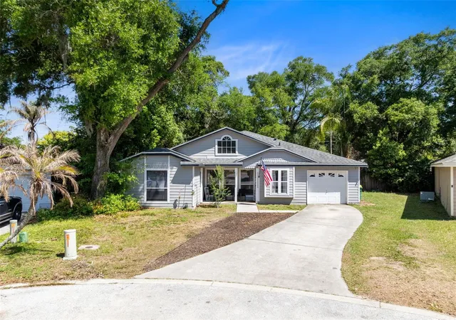 3rd image of 601 Arlington Ct, Eustis, FL 32726 | MLS# O6398039