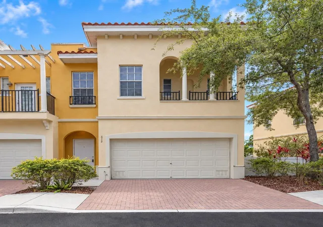 Photo 1 of Townhouse for sale at 612 105th Terrace N, Saint Petersburg, FL 33716 | MLS# TB8496308 | Listing updated on 2026-10-16