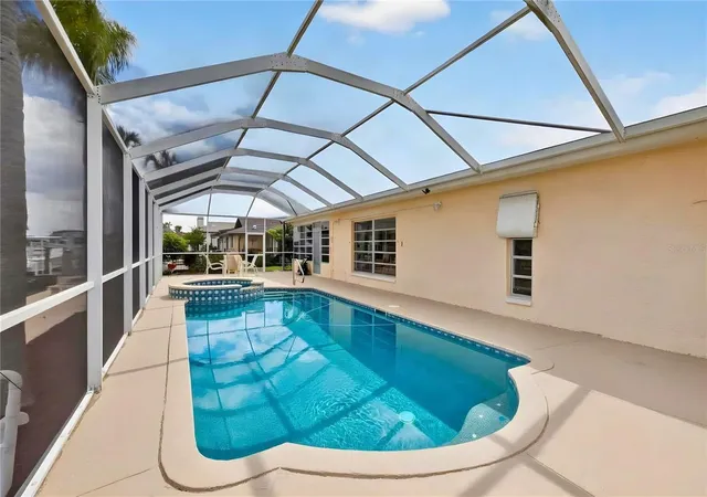 Photo 3 of Single family home for sale at 5110 Porpoise Pl, New Port Richey, FL 34652 | MLS# W7884721 | Listing updated on 2026-10-03