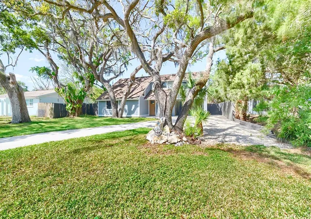 Photo 3 of Single family home for sale at 7331 Dianne Dr, New Port Richey, FL 34652 | MLS# TB8496365 | Listing updated on 2026-08-09