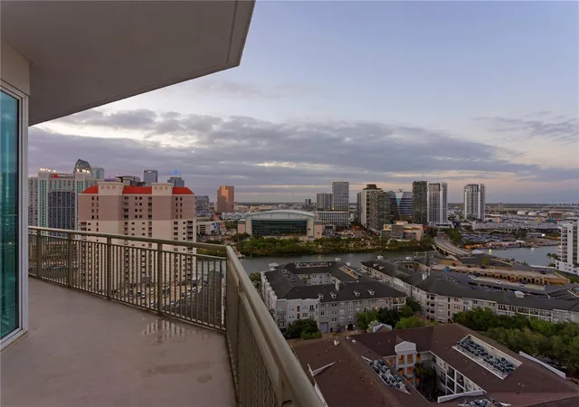 Homes for sale in Tampa, FL | 450 Knights Run Ave #1901, Tampa, FL 33602 | MLS# TB8496386