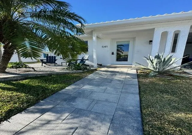 Homes for sale in Longboat Key, FL | 541 Spanish Dr N, Longboat Key, FL 34228 | MLS# TB8496387