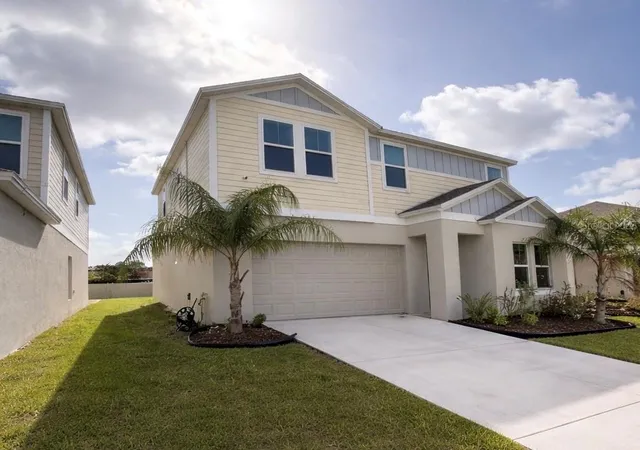 Photo 2 of Single family home for sale at 1392 Axel Cir, Winter Haven, FL 33880 | MLS# S5147603 | Listing updated on 2026-04-15