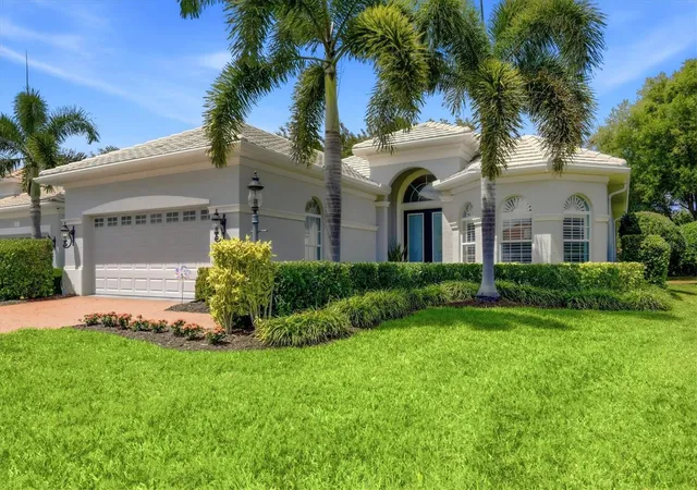 Photo 2 of Single family home for sale at 12323 Thornhill Ct, Lakewood Ranch, FL 34202 | MLS# A4689600 | Listing updated on 2026-05-28