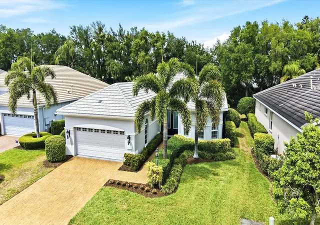 Photo 3 of Single family home for sale at 12323 Thornhill Ct, Lakewood Ranch, FL 34202 | MLS# A4689600 | Listing updated on 2026-05-28