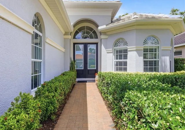 Photo 3 of Single family home for sale at 12323 Thornhill Ct, Lakewood Ranch, FL 34202 | MLS# A4689600 | Listing updated on 2026-05-28