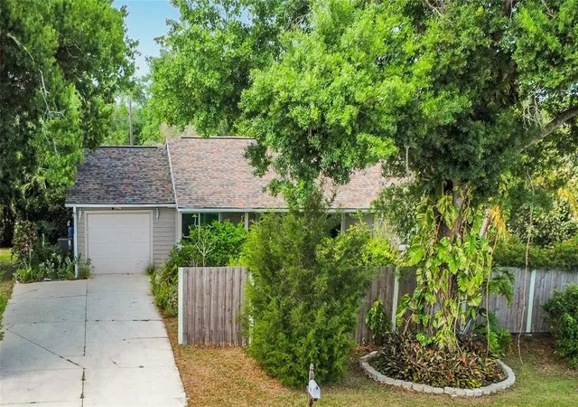 2nd image of 601 E Seminole Dr, Venice, FL 34293 | MLS# S5147610