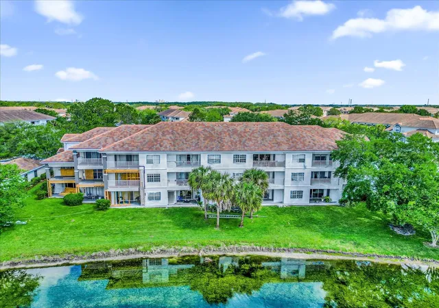 Photo 3 of Condo for sale at 13803 Fairway Is Dr #1626, Orlando, FL 32837 | MLS# O6398130 | Listing updated on 2026-08-07