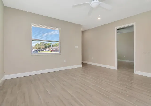 Photo 4 of House for sale at 1211 62nd Avenue E, Bradenton, FL 34203 | MLS# TB8496438 | Listing updated on 2026-04-11
