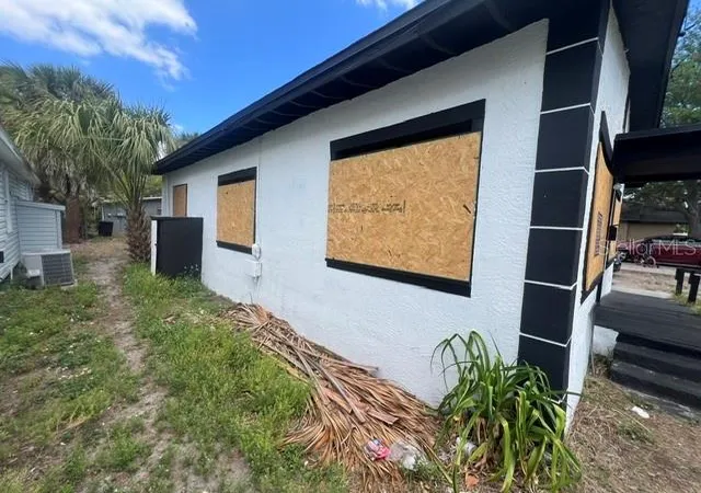 Photo 2 of Single family home for sale at 1106 Carlton St, Clearwater, FL 33755 | MLS# TB8496469 | Listing updated on 2026-09-21