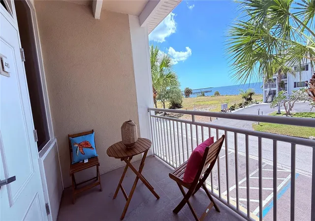 3rd image of 611 Destiny Dr, RUSKIN, FL 33570