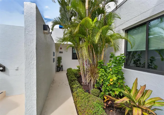 Homes for sale in LONGBOAT KEY, FL | 828 Bayport Wy, LONGBOAT KEY, FL 34228