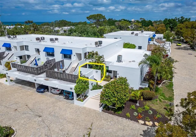 Homes for sale in Longboat Key, FL | 828 Bayport Way, Longboat Key, FL 34228 | Houzeo