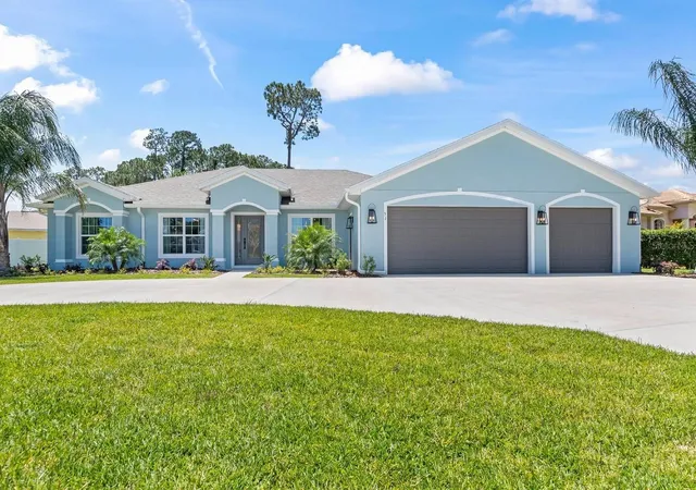 Photo 1 of Sale Pending at 43 Edgewater Dr, Palm Coast, FL 32164 | MLS# FC317662 | Listing updated on 2026-07-30