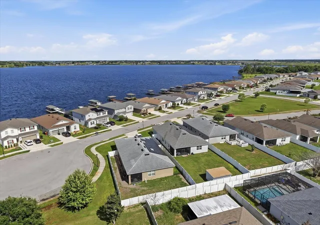 Photo 4 of Single family home for sale at 120 Summershore Dr, Auburndale, FL 33823 | MLS# TB8496571 | Listing updated on 2026-09-26