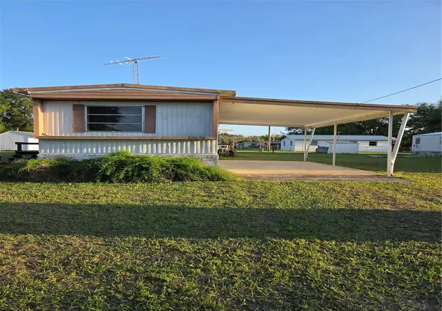 Photo 2 of Manufactured home for sale at 17420 Se 36th Lane, Ocklawaha, FL 32179 | MLS# OM722581 | Listing updated on 2026-09-14