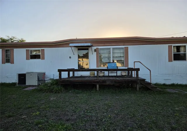 Photo 3 of Manufactured home for sale at 17420 Se 36th Lane, Ocklawaha, FL 32179 | MLS# OM722581 | Listing updated on 2026-09-14